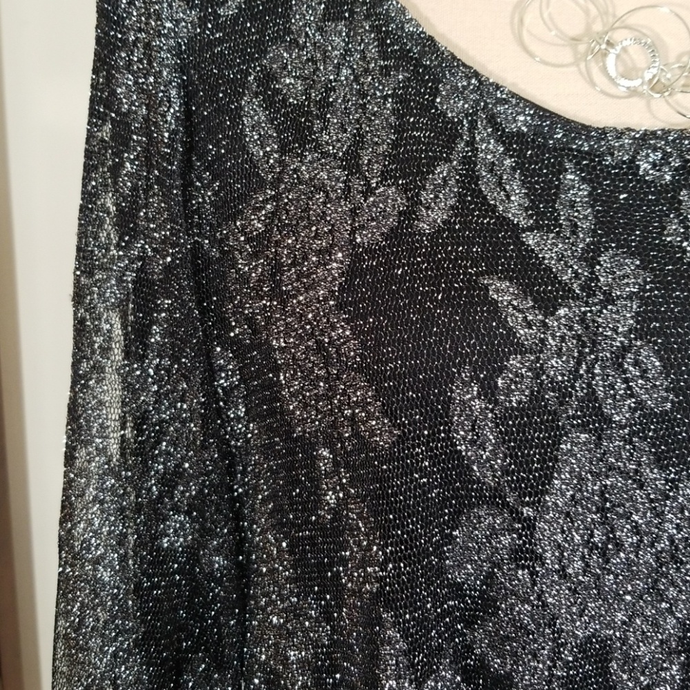 Mesmerize cocktail metallic dress. Size L - Picture 2 of 8